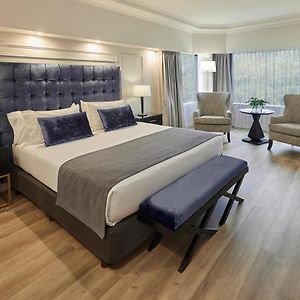 Corner King Suite